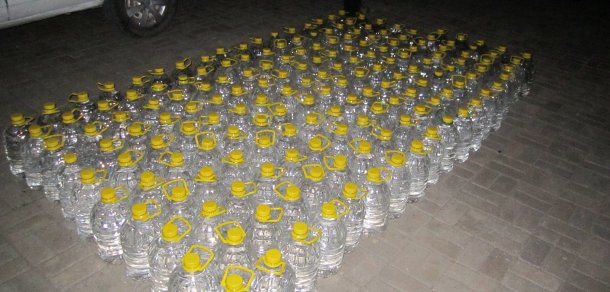 Polițiștii de frontieră au confiscat 875 de litri de alcool etilic. Foto: border.gov.md