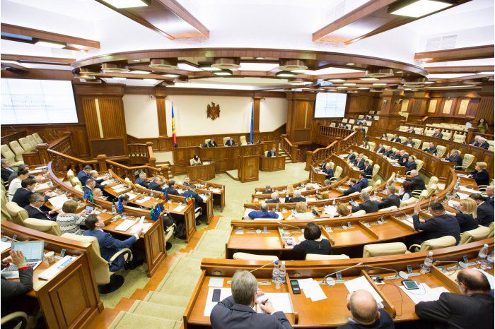 Organizaţii de creditare nebancară: Parlamentul şi-a menţinut votul