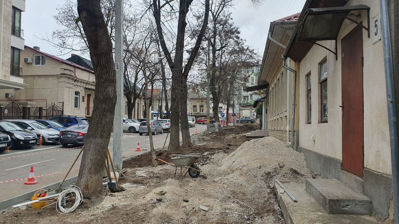 Из-за непогоды приостановили ряд строительных проектов в Кишиневе.