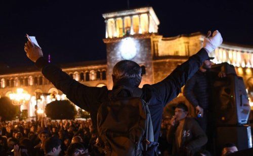 В ЕС призвали власти и оппозицию Армении проявить сдержанность.