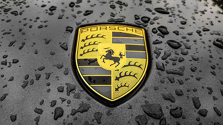 Porsche снизила объемы продаж на 10% по итогам 2025 года.