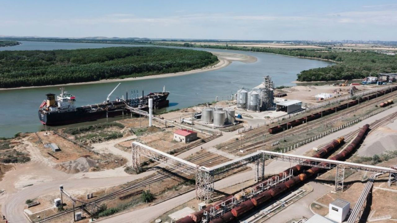 В порту Джурджулешты заблокировано судно с грузом на 40 млн леев.