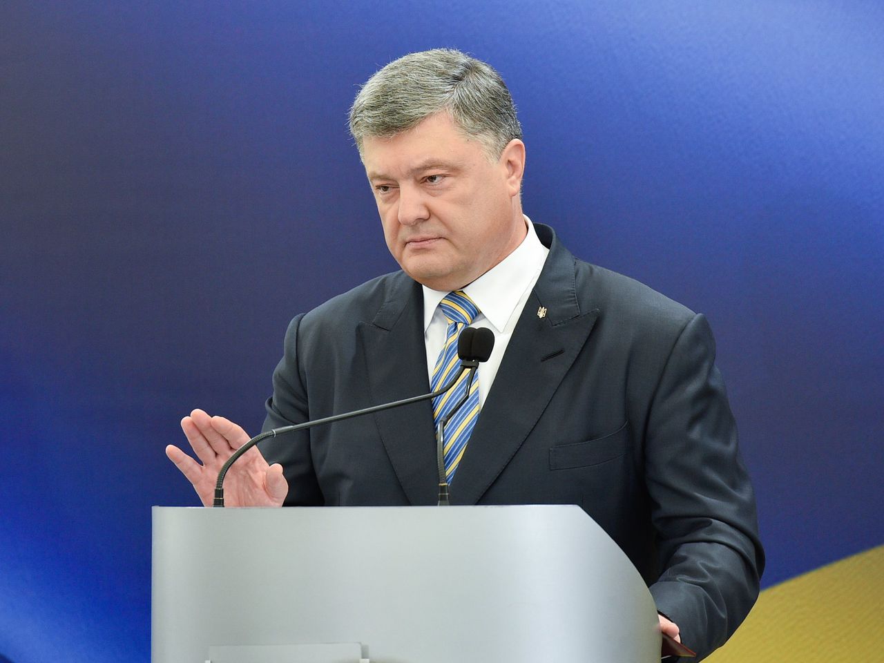 Порошенко подтвердил введение биометрического контроля для иностранцев с 1 января.