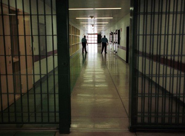 Un locuitor al raionului Briceni a fost omorat cu deosebita cruzime de trei persoane, venite la muncă sezoniera dintr-un alt raion, transmite procuratura generala.