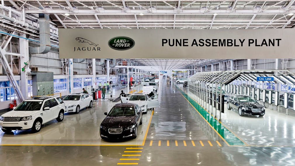 Jaguar Land Rover заявил о риске остановки заводов в Британии из-за коронавируса.