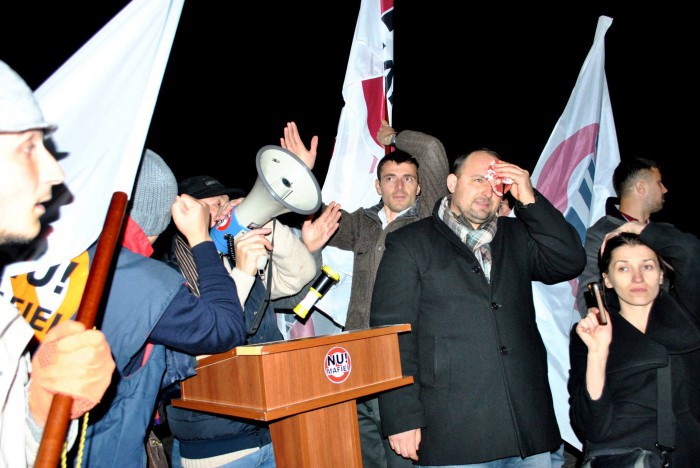 Tensiuni electorale la Nisporeni. Activiștii a două partide politice, participante în campanie, s-au ciocnit.