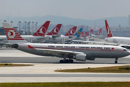 Turkish Airlines отменил 925 рейсов из-за попытки смены власти в стране.  Фото: Murad Sezer / Reuters