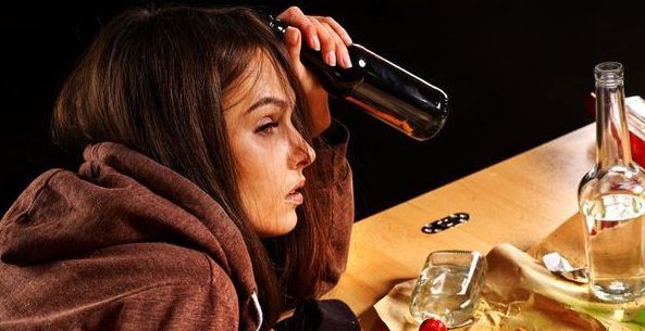 Consumarea frecventă a alcoolului omoară noile celule nervoase la adulţi
