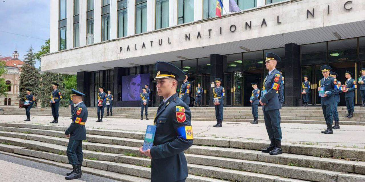 Сотни людей в столице попрощались со Спиридоном Вангели.