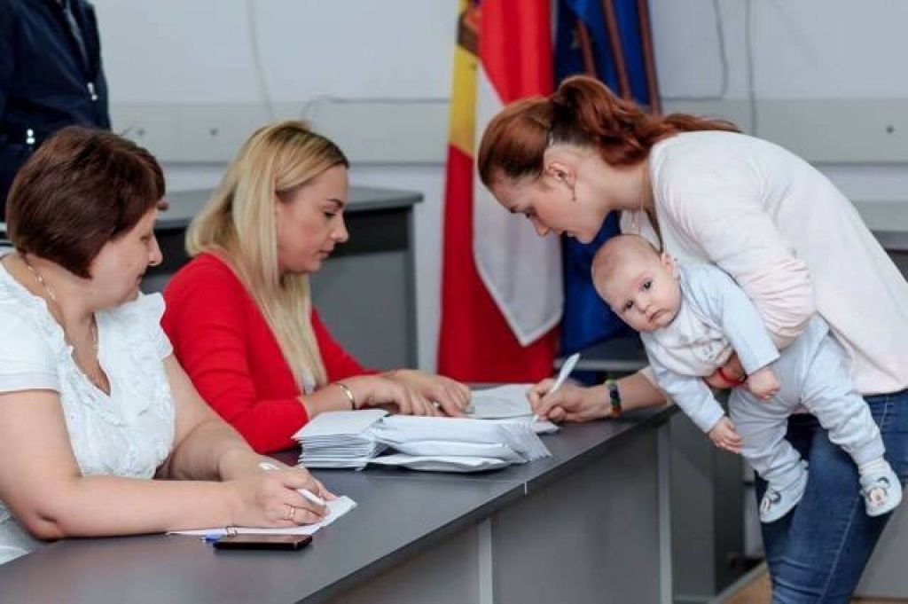 Десятки семей Оргеева получили пособие по уходу за новорожденными детьми.