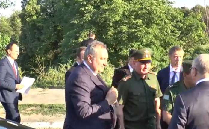 Рогозин начал визит в Приднестровье с посещения миротворцев.