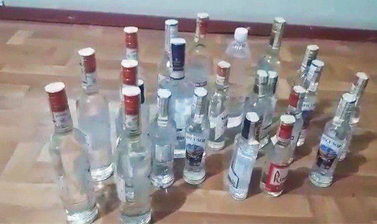 Было изъято 238 бутылок спиртных напитков подозрительного качества. 