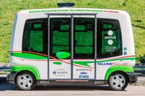В каждом автобусе работает проводник, который знакомит пассажиров с новым видом общественного транспорта.