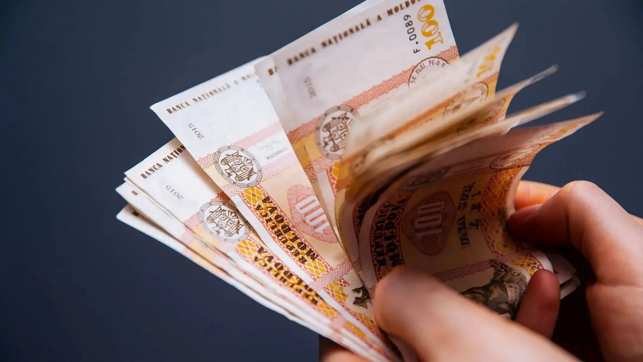 Профсоюзы Молдовы требуют повысить минимальную зарплату до 6000 леев.