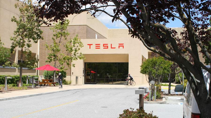 Зафиксирована утечка данных сотрудников Tesla.