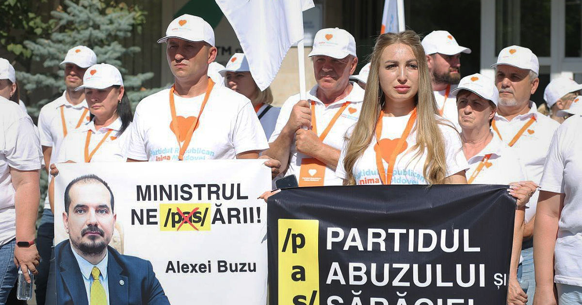Activiștii Partidului Inima Moldovei l-au acuzat pe Buzu de indiferență.