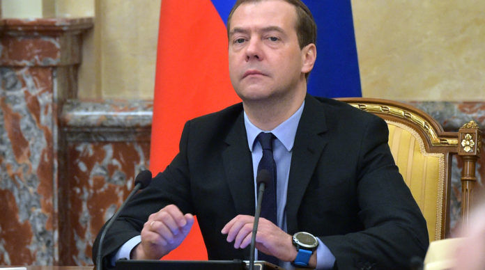 Premierul rus Dmitri Medvedev a apărut cu un ceas pentru pescari şi marinari. 