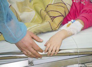 3-летний ребенок попал в больницу, проглотив крысиную отраву.
