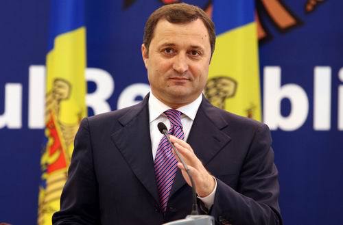 Mai mult, liberal-democraţii cer politicienilor să nu caute să câştige dividente politice din situaţia creată.