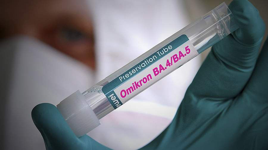 Вирусолог назвал менее подверженную новому варианту «Омикрона» категорию людей.