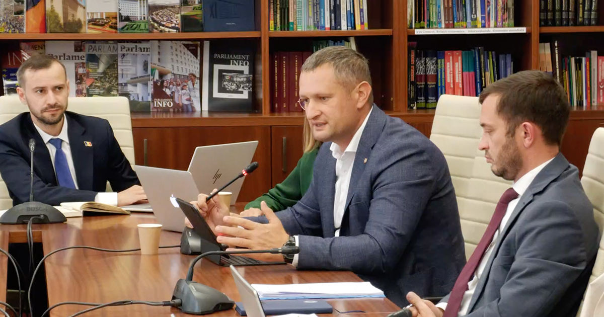 Кептонар - представительнице Агентства госуслуг: Вы вели себя как саранча в госкомпаниях.