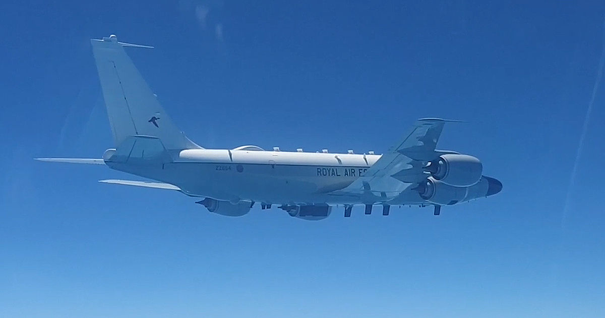 Минобороны РФ: Су-27 перехватили над Черным морем британский самолет-разведчик.