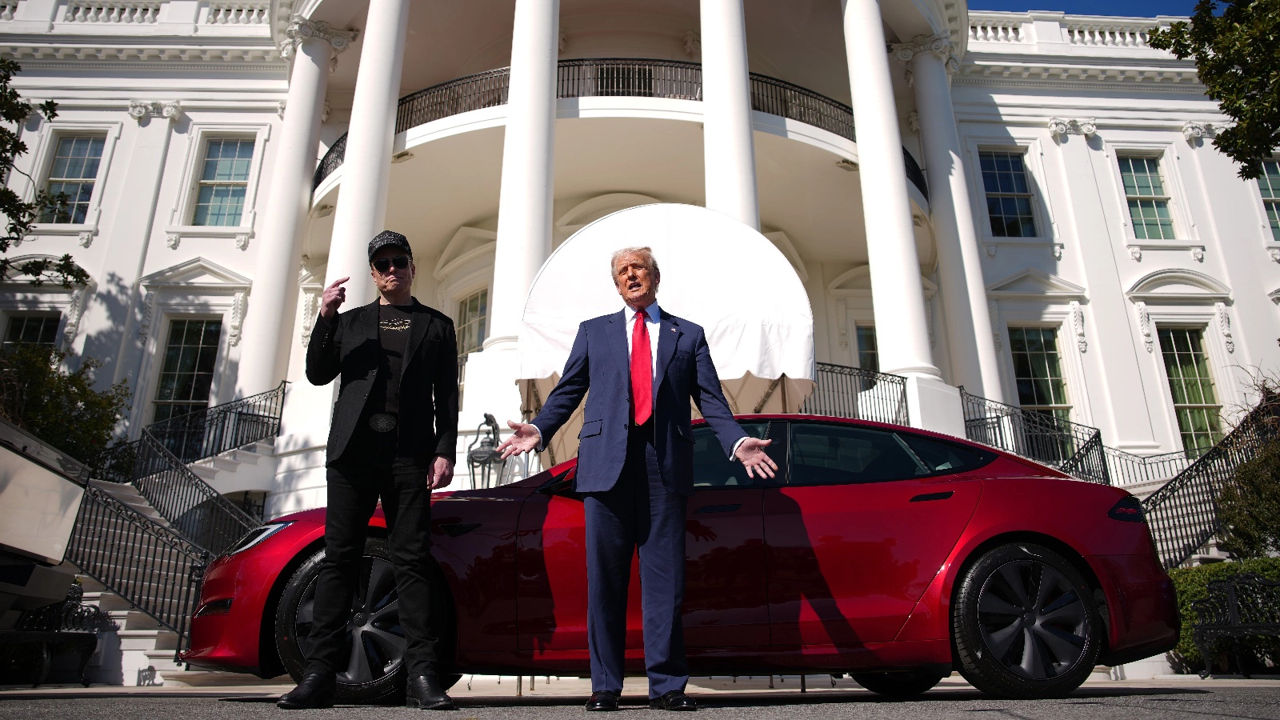 Трамп думает продать свою Tesla после ссоры с Маском.