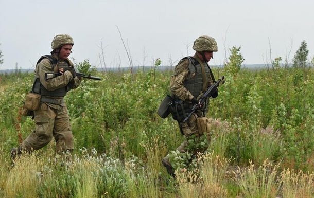 В Украине не идентифицировали 75 погибших на Донбассе военных.
