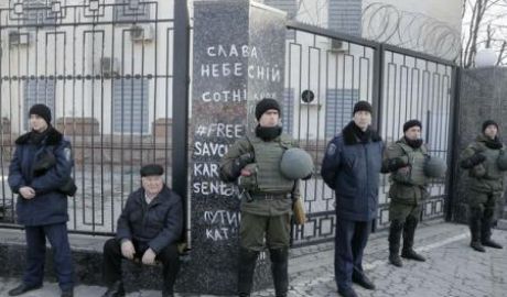 Furie în Ucraina, care nu le permite ruşilor să voteze. Foto: Economica.net