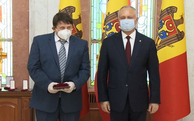 В аппарате президента заявили, что Додон не знаком с бизнесменом Айзиным.