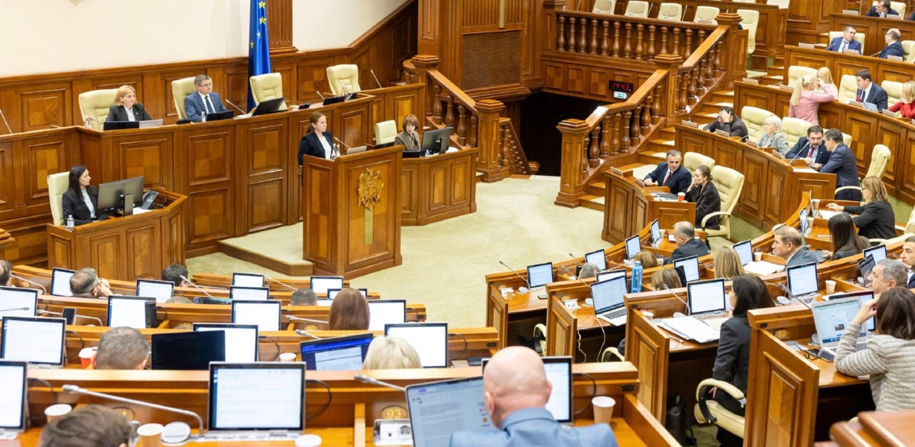 Promo-LEX: Creșterea bruscă a ordinii de zi a Parlamentului ridică semne de întrebare privind transparența.