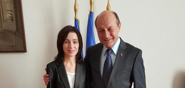 Ex-ministrul Educației, Maia Sandu, s-a întâlnit cu fostul președinte al României, Traian Băsescu. Foto: Facebook // Maia Sandu