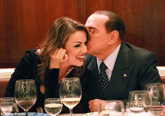Petrecerile sexuale „bunga bunga” îi aduc lui Berlusconi un nou proces. 