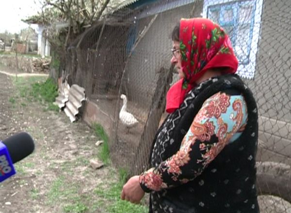 Haina i-a fost prinsa in motor si astfel i-a fost atras intreg corpul. Foto: protv.md
