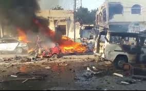 Somalia: Două vehicule-capcană au fost aruncate în aer în apropiere de un hotel 