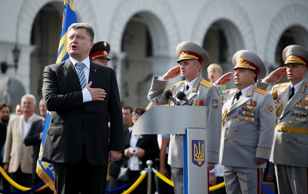 На военный парад прибыл Президент Украины Петр Порошенко.