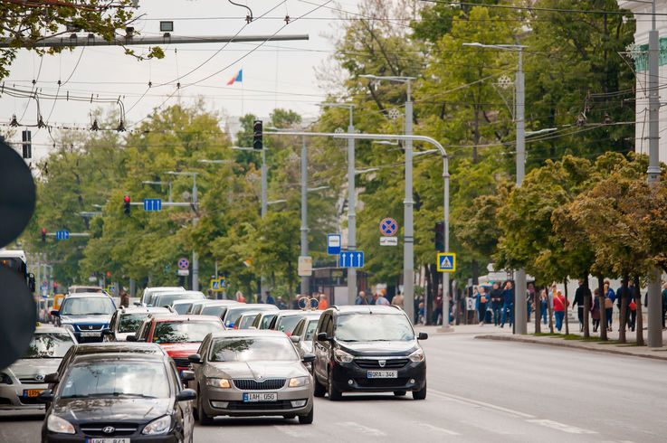 Taxele pentru autorizaţiile speciale de transport ar putea fi micşorate