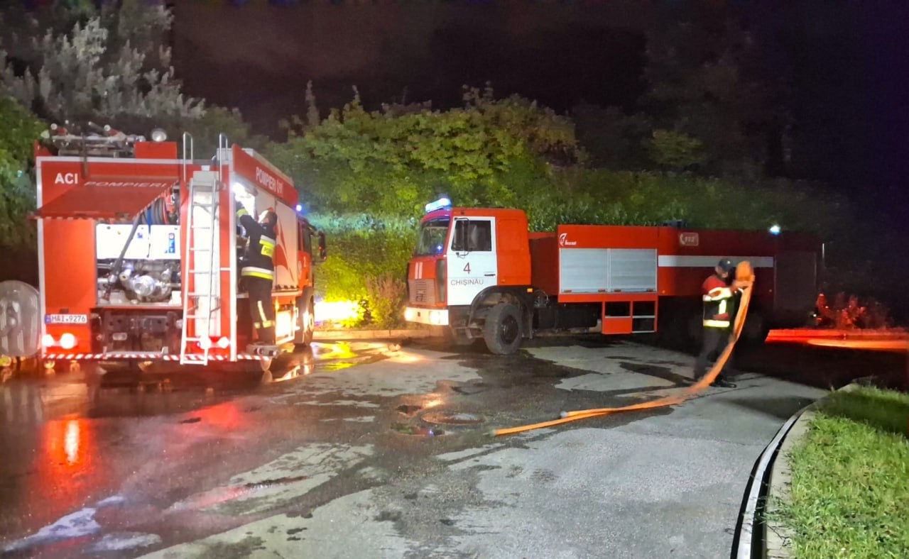 Incendiu de proporții la un depozit din sectorul Ciocana.