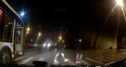 Личность водителя троллейбуса пока установить не удалось.