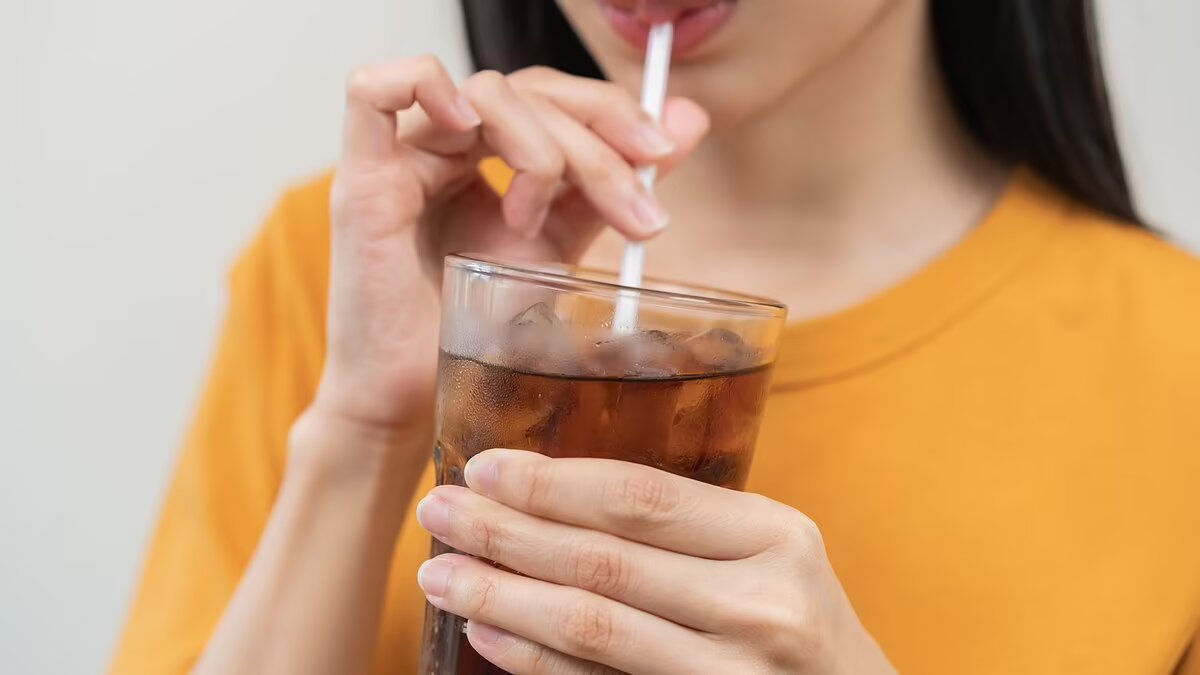 Băuturile cu zahăr cresc de cinci ori riscul de cancer.