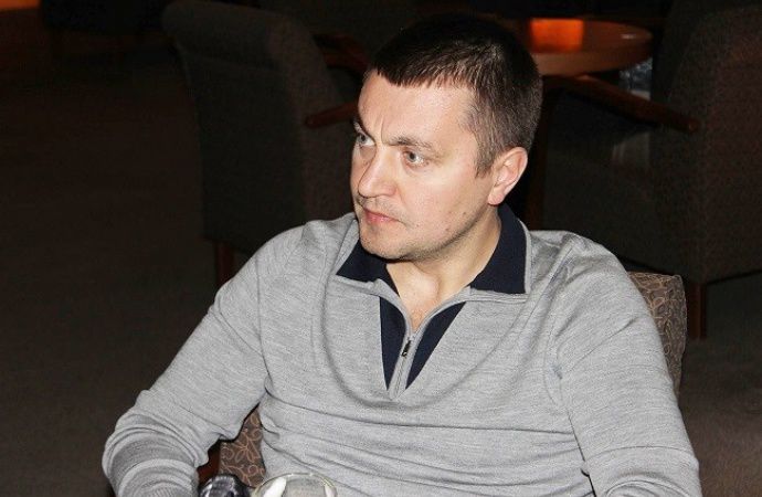 Платон остается под арестом.
