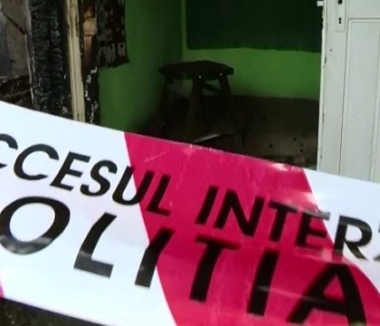 De la un sac de faina s-au certat, 30 de lei sa nu-i dea, s-au taiat ca prostii", a declarat un vecin.