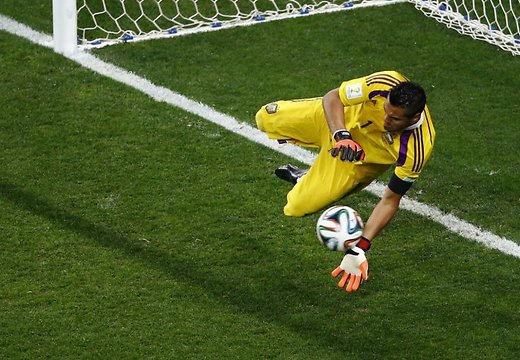К слову, к подобному шагу прибегал еще на ЧМ-2006 голкипер сборной Германии Йенс Леманн.
