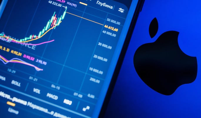 Акции Apple снова бьют все рекорды. 
