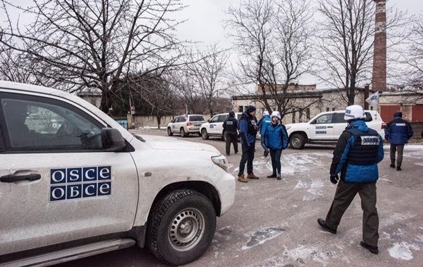 Наблюдатели ОБСЕ зафиксировали за сутки более 400 взрывов на Донбассе.