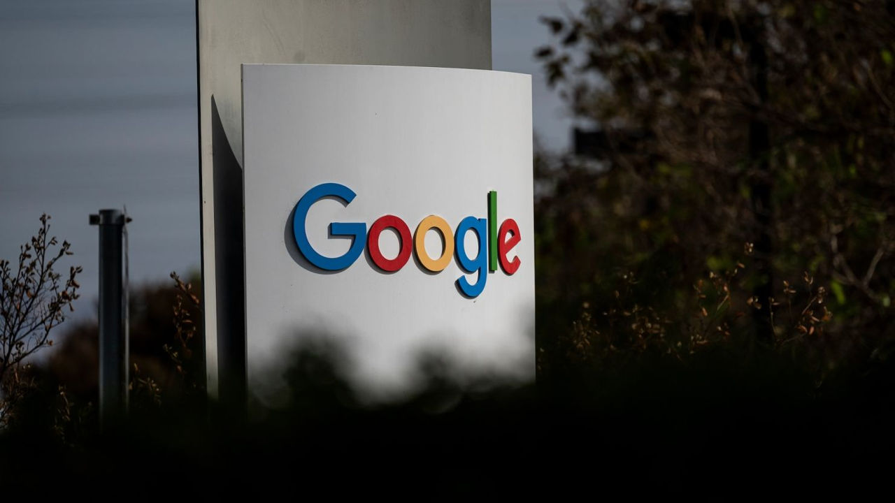 Google se confruntă cu o plângere antimonopol în UE în legătură cu AI Overviews.