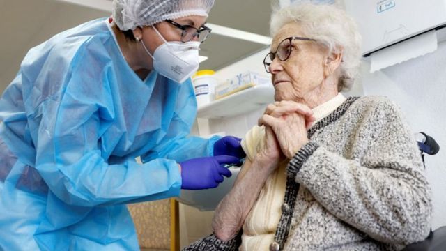 Врачи пройдут обучение в рамках национального процесса вакцинации от коронавируса.
