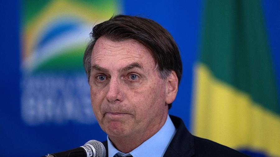 В Бразилии семь партий подали "суперпрошение" об импичменте президента.