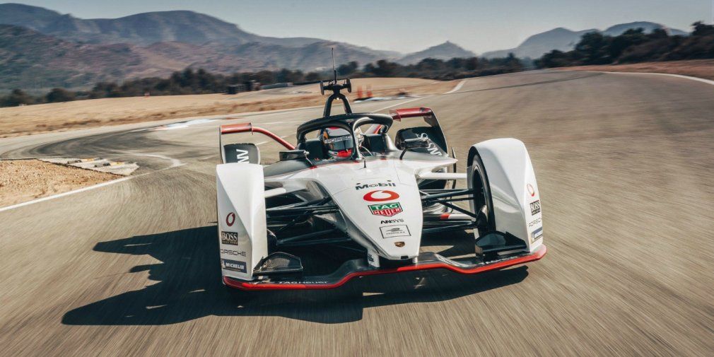 Porsche показала гоночный электрокар для первого сезона в Formula E.