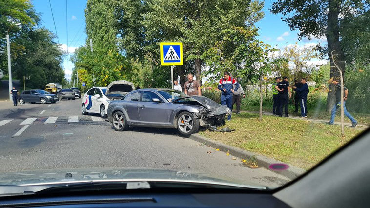 В Кишиневе произошло ДТП с участием машины такси.